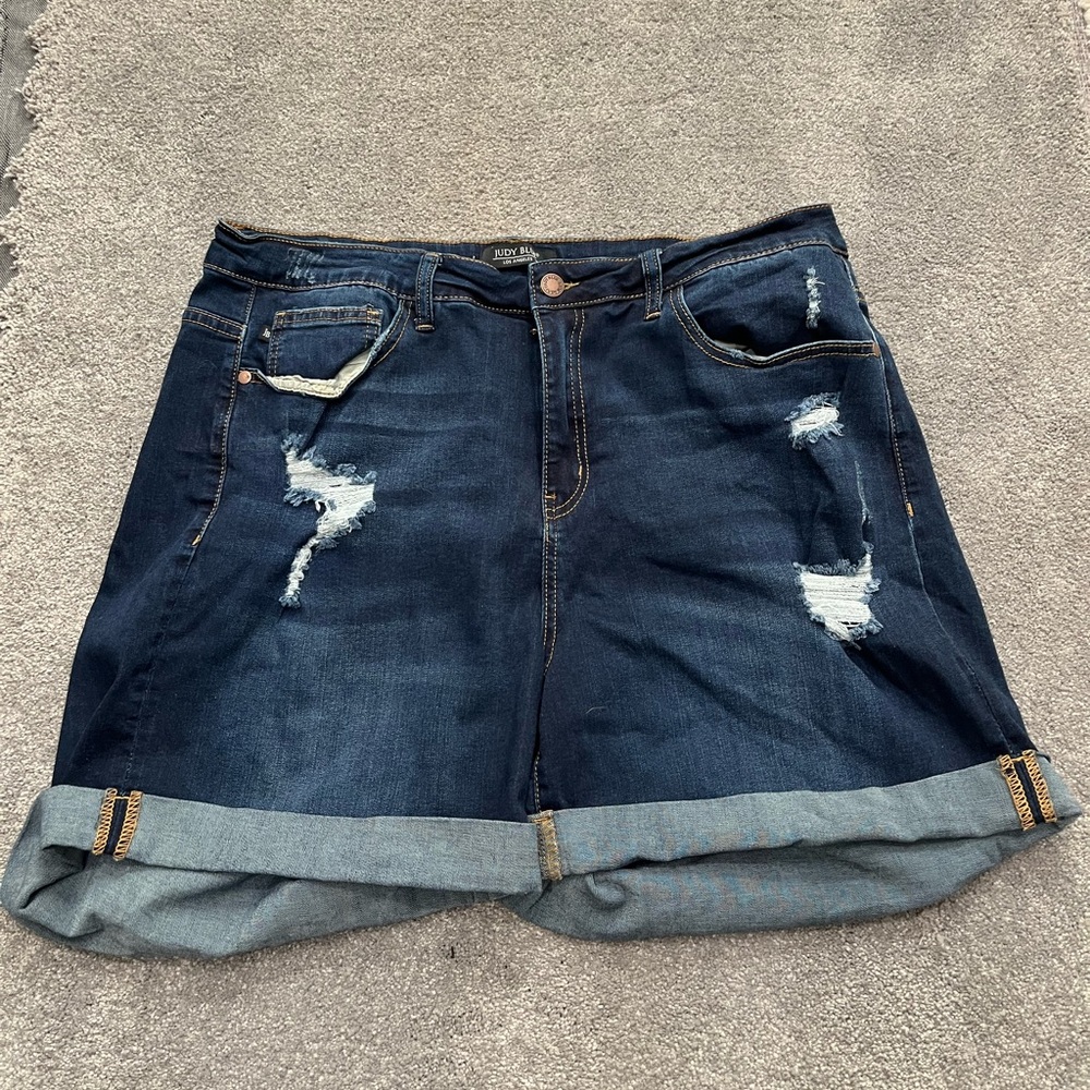 Judy‎ blue distressed denim shorts